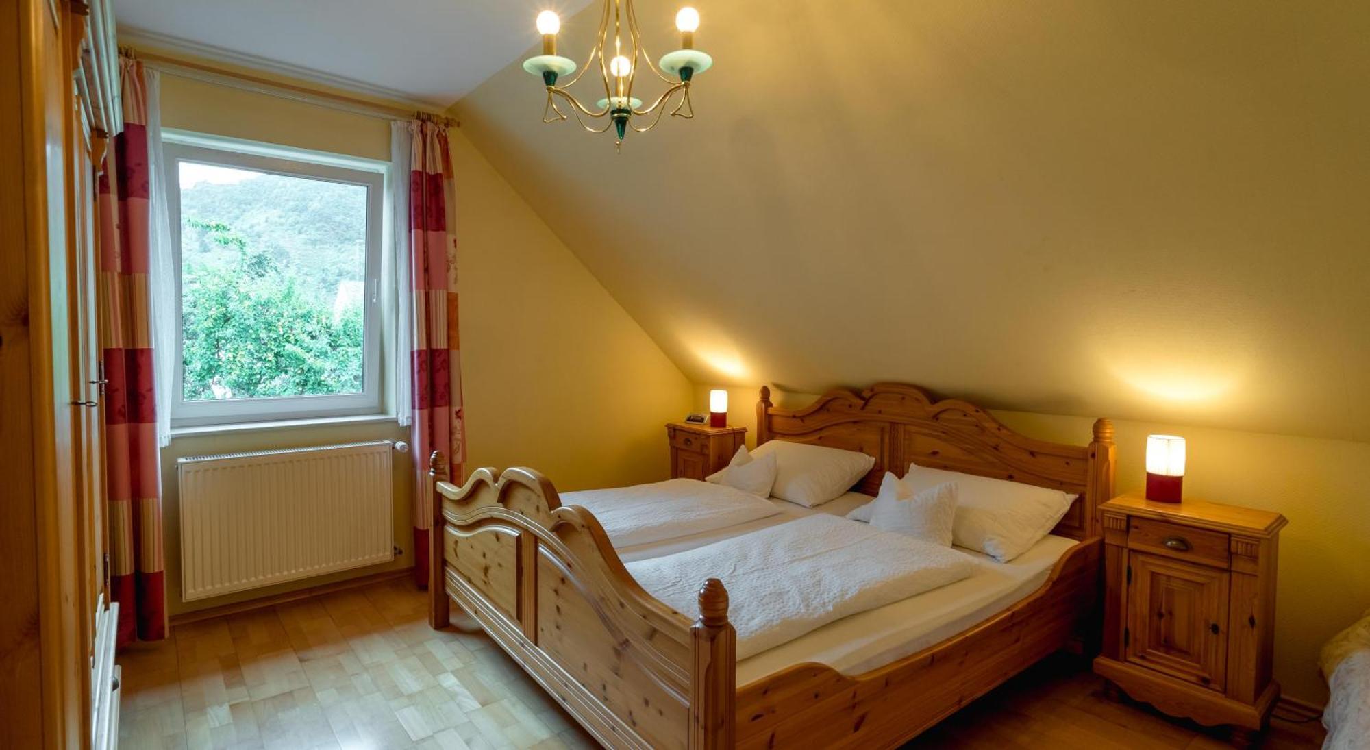 Hotel Bisenius Трабен-Трарбах Экстерьер фото