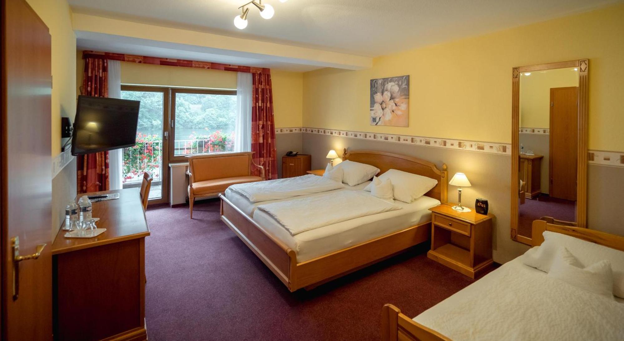 Hotel Bisenius Трабен-Трарбах Экстерьер фото
